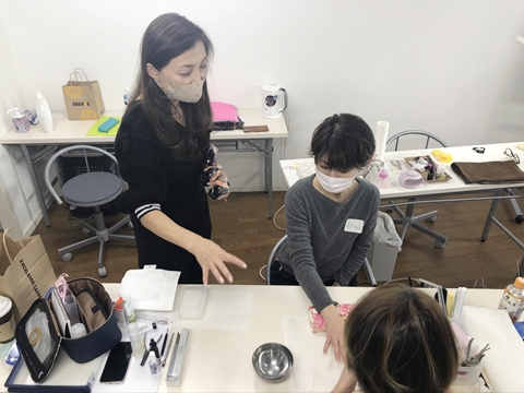 私、寺木智子とスタッフの守谷がアドバイスをしながら回ります。